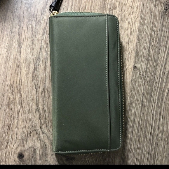 Kate spade ♠️ wallet - Picture 3 of 5